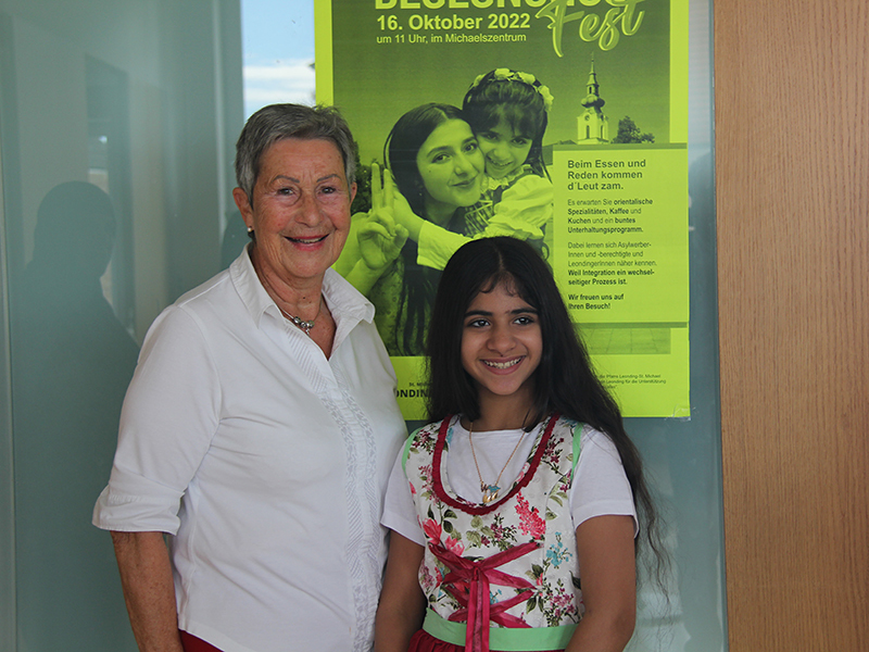 Erkennen sie das Mädchen wieder? Vier Jahre liegen zwischen dem Foto am Plakat und dieser Aufnahme.