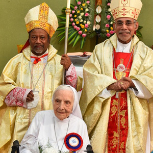 Auch zwei Erzbischöfe waren gekommen