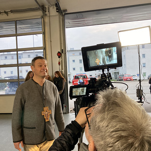 Seelsorger Michael Steiner beim Filmdreh