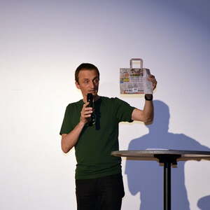 MODENSCHAU und Informationen über ökologisch und fair hergestellte Kleidung 