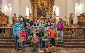 Volksschulkinder feiern Andacht zum Hl. Michael