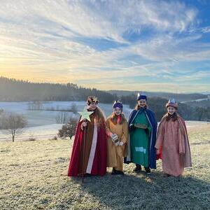 Die Sternsinger unterwegs.