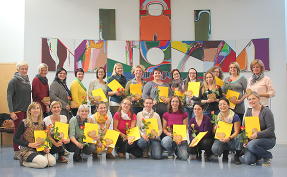 Wieder SPIEGEL-Basislehrgang abgeschlossen / SPIEGEL OÖ 23 Frauen schlossen kürzlich den 46. SPIEGEL-Basislehrgang zur Leitung einer Eltern-Kind-Gruppe oder eines SPIEGEL-Treffpunkts ab.