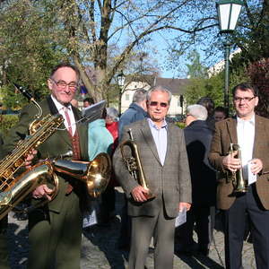 Palmweihe vor der Kirche
