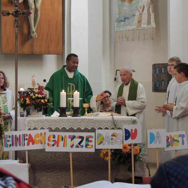 Einfach spitze, dass du da bist                                                                                                              