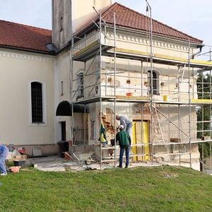 Zuerst muss der alte Putz runter.