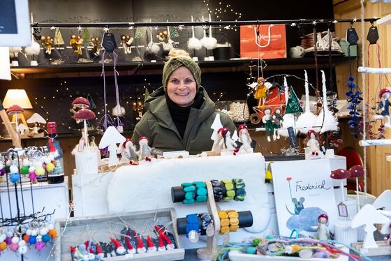 Die Ausstellerinnen und Aussteller bei Advent am Dom wechseln mehrmals, die Besucherinnen und Besucher können den Markt und sein Angebot damit immer wieder neu entdecken.