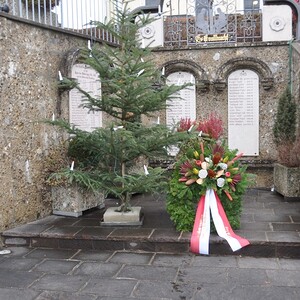 Gedenken am Kriegerdenkmal