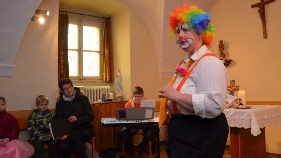 Verkleidet in den Gottesdienst