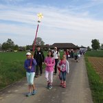 Spirituelle Wanderung zur Römerkirche in Aurachkirchen und Gottesdienst mit Bischof Manfred Scheuer