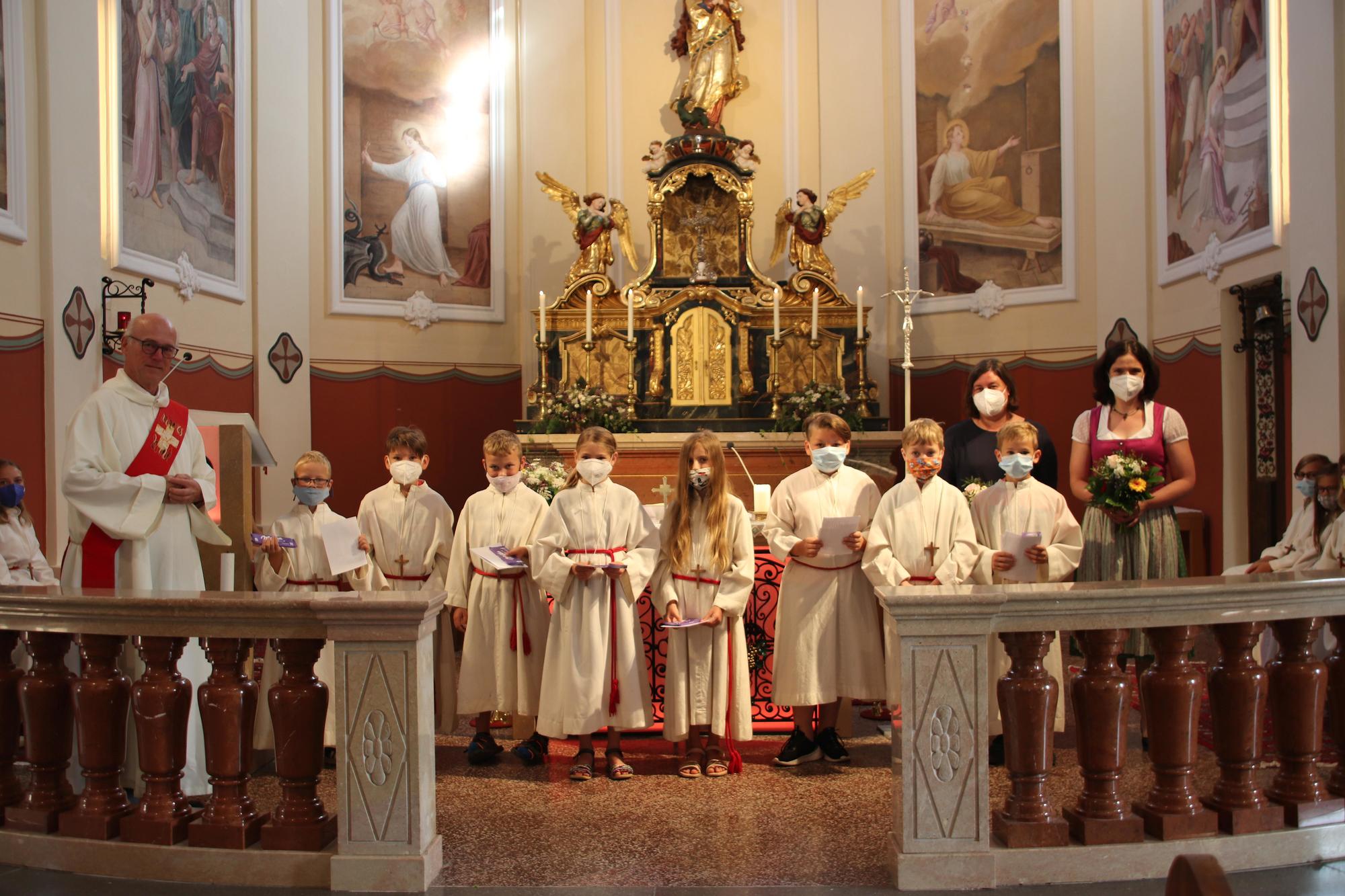 Neue Ministranten - Pfarre Niederthalheim / Christian Greifeneder Neue Ministranten - Pfarre Niederthalheim