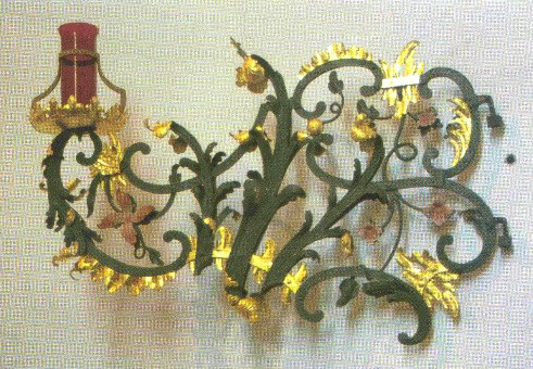 Wandleuchter im Altarraum