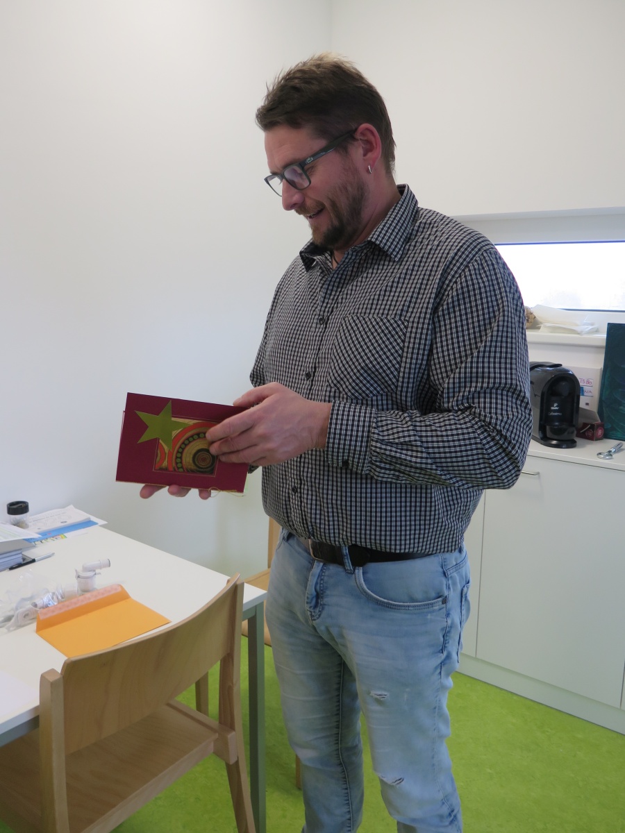 Ein Teil des Teams der KFB Ottnang überreicht den Erlös vom Glühweinstand in der Höhe von 500,-- Euro an die Lebenshilfe in Haag.