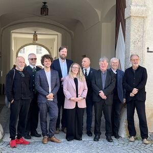 Gruppenfoto der Vortragenden und der Moderatorin Melanie Wurzer sowie Bischofsvikar Johann Hintermaier