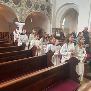 Einzug zur Kinderfeier am Karfreitag