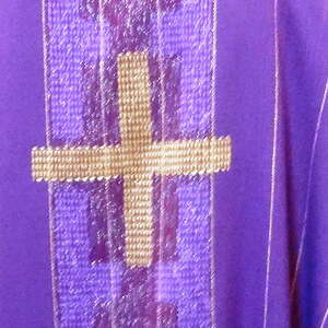 Die liturgische Farbe der Fastenzeit ist Violett.                           