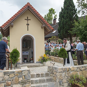 Segnung der Kapelle durch Pfarrer P. Severin