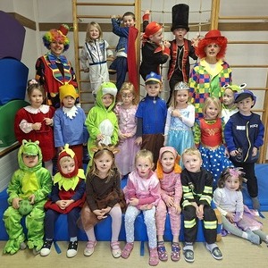 Verkleidungsfest gelbe Gruppe