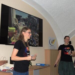 Hand in Hand mit Haiti