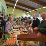 Bischofsvikar Willi Vieböck zu Besuch beim Salzkammergut-Bauernmarkt in Kleinreith
