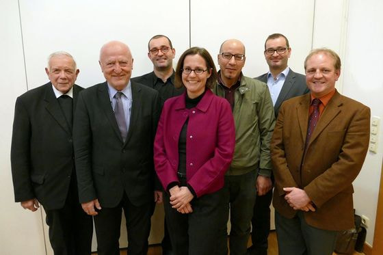 V. l.: Bischof em. Maximilian Aichern, em. Univ.-Prof. Dr. Josef Weidenholzer, Mag. Dr. Thomas Schlager-Weidinger, Dr.in Maria-Katharina Moser, Univ.-Prof. Dr. Mouez Khalfaoui, Dr. Stefan Schlager und Univ.-Prof. Dr. Ansgar Kreutzer.