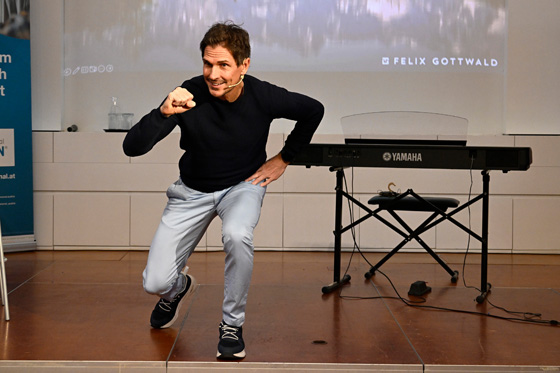 Der mehrfache Olympiasieger Felix Gottwald erzählte seine Geschichte beim Bildungskongress 2025 im Bildungshaus Schloss Puchberg. / Peter Kainrath Der mehrfache Olympiasieger Felix Gottwald erzählte seine Geschichte beim Bildungskongress 2025 im Bildungshaus Schloss Puchberg.