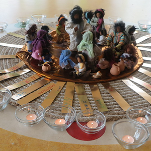 Die Schulanfänger besuchen die Schule