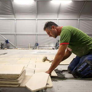 Verlegung des neuen Bodens im Mariendom