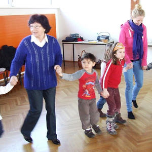 Kinder- und Seniorentanz