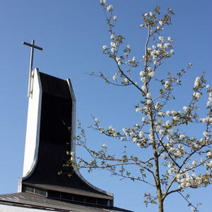 Neugestalteter Kirchenplatz 
