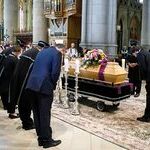 Personen aus der Pfarre Linz-St. Margarethen erwiesen dem Verstorbenen die letzte Ehre