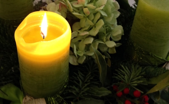 Adventkranz im Haus der Frau