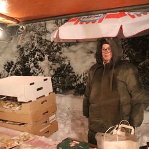 Adventfeier mit Genuss-standln in St. Quirinus