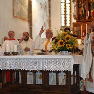 Pfarrer Hansjörg Wimmer, Kaplan Samuel Ogwudile, Frau Klara