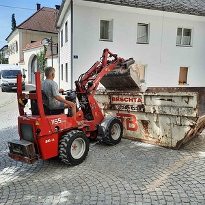 Rote Heuschrecke hilft