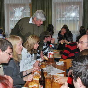 Würstel-Essen der Sternsinger