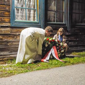 Gedenkfeier an die Opfer des ehemaligen KZ Außenlagers Ternberg unter dem Thema „Politischer Widerstand“Bild: Kranzniederlegung