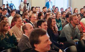 Begeistertes junges Publikum beim Jubiläum '10 Jahre Stift St. Benedikt'