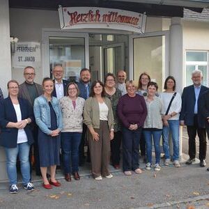 Das Kernteam vor dem Pfarrheim