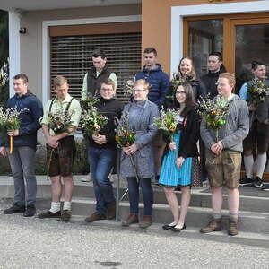 Palmweihe am Dorfplatz, Einzug in die Kirche zur Hl. Messe