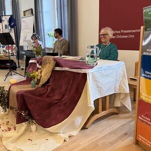 Susanne Gross (Lesung), Maria Skrein (Violine) und Toni Huber (Klavier)