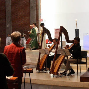 Sommerbeginn mit Harfenmusik, Kindermesse und Kinderfest