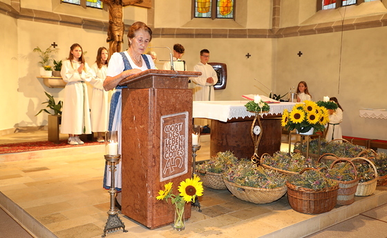 Trachtensonntag mit Kräuterweihe