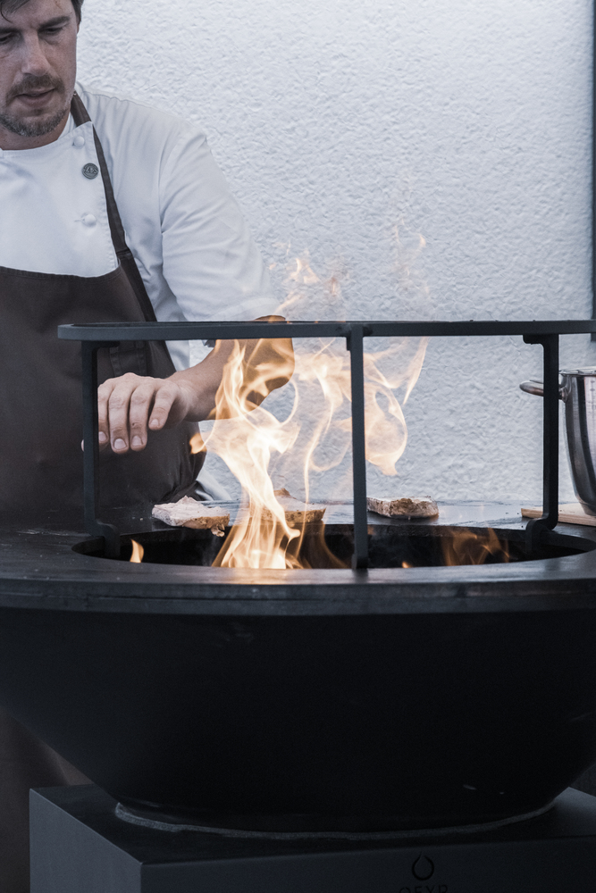 Grillzeit / © Jürgen Schmücking DAS FEUER, DAS FLEISCH, DER MANN UND SEIN BLUTDRUCK