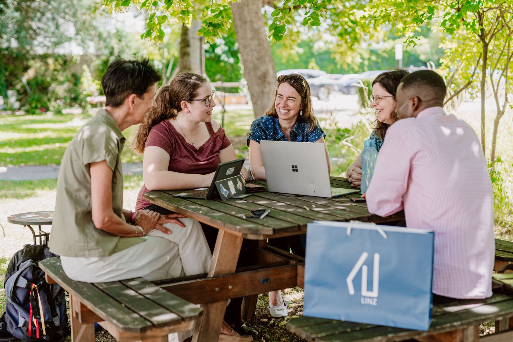 Klara Etzelstorfer, Ursula Deinhammer, Frater Benedikt Pianzi (Studierende an der KU Linz),  Adéla Muchová (Assistenz-Professorin am Institut für Pastoraltheologie der Katholischen Privatuniversität Linz) und Sigrid Rettenbacher (Hochschullehrerin an