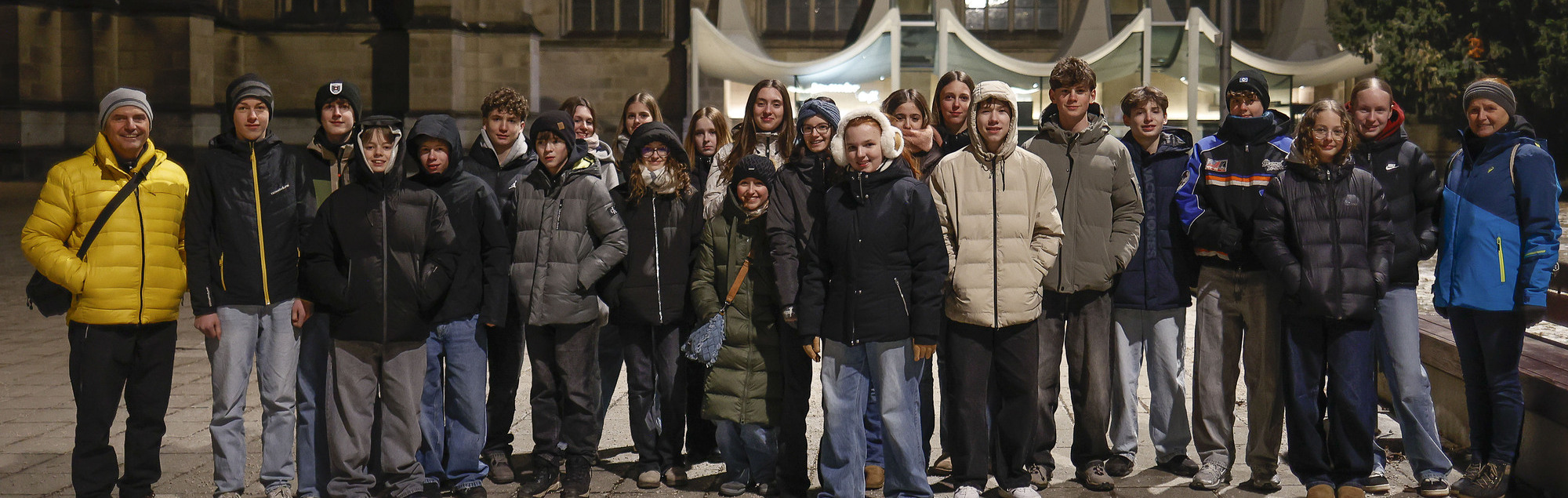 Firmlinge vor Linzer Dom