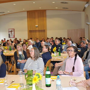 An der Startveranstaltung nahmen über 120 haupt- und ehrenamtlich engagierte Personen aus allen Pfarrgemeinden und pastoralen Orten des Dekanats teil.