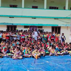 Auch weitere Kinder werden beim Schulbesuch unterstützt