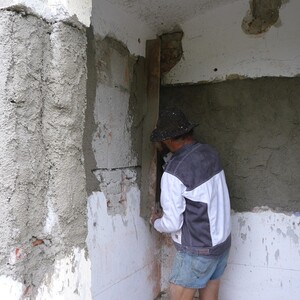 Auch die neuen Ziegeln müssen verputzt werden.