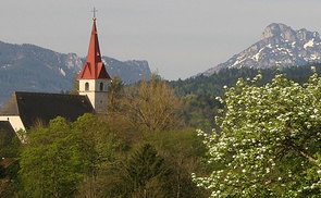 Kirche Heiligenleithen mit Traunstein